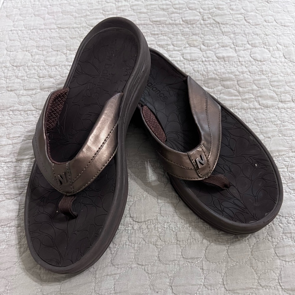 Women’s New Balance Bronze Flip Flops Size 9
